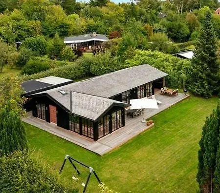 Сasa de vacaciones Architect-designed Summer House Near