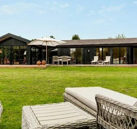Architect-designed Summer House Near Сasa de vacaciones *